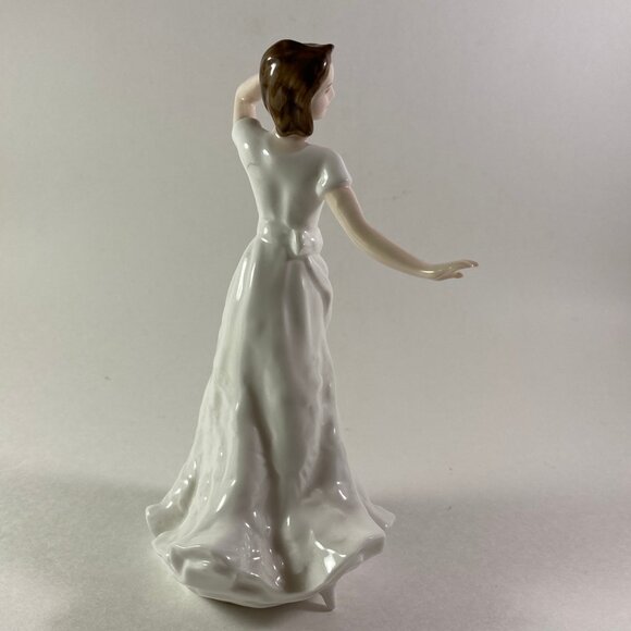 ROYAL DOULTON - CHARMED Figurine #HN 4445 Artist Signed 5.5" inches tall - Picture 3 of 9